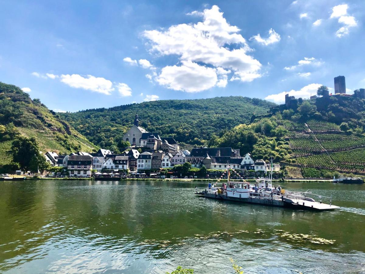 Apartamento Haus Am Ufer Mit Rheinpanoramablick Coblenza Exterior foto